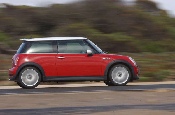 Колкото по-стар става, толкова повече триумфално изглежда тази пълна преработка на оригинала от 1959 година. Той безпогрешно ухае като своето вдъхновение. Но същевременно е супер модерен и като своя предшественик -  с перфектни пропорции.